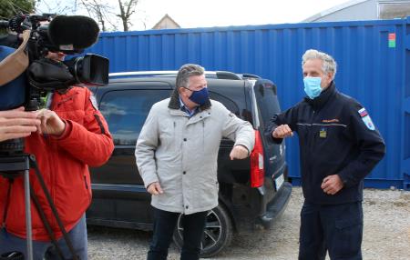 Množično testiranje za zaposlene v gospodarstvu GD Cerknica. Marko Rupar, Sandi Curk 03 FOTO LJUBO VUKELIČ